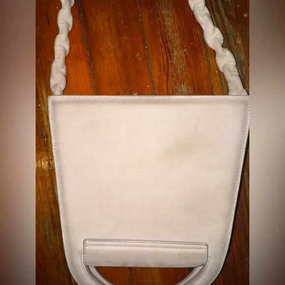 Jacquemus beige Le Papier 'Le Sac à L'Envers' bag. - Picture 6 of 8